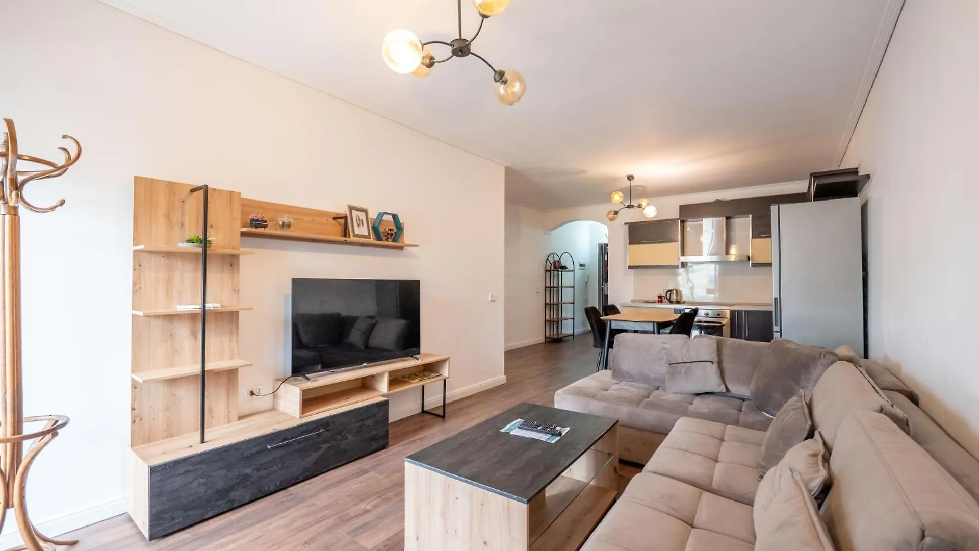 Tirent Apartment - Komuna E Parisit, Central 2 Tirana 0*,