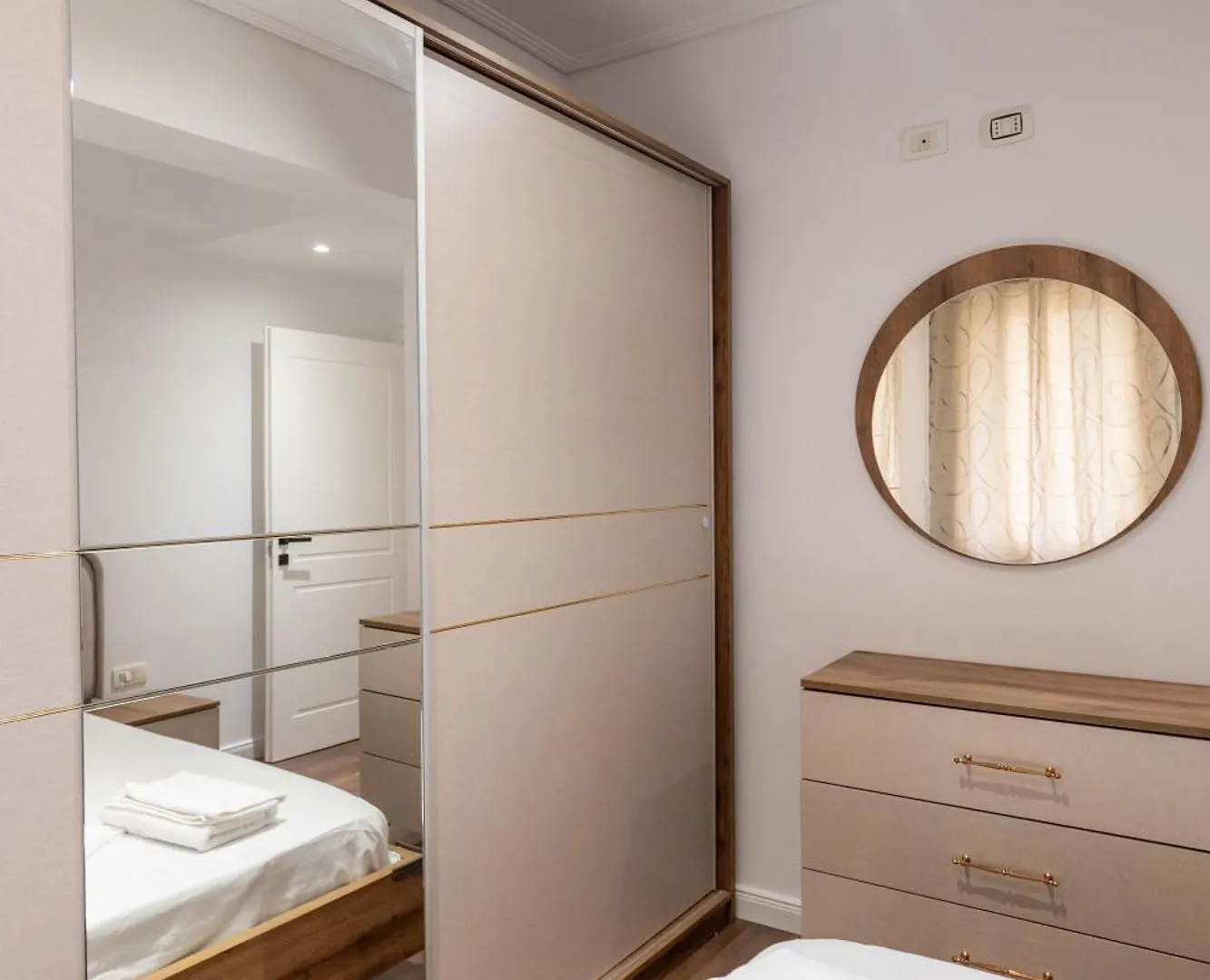 Tirent Apartment - Komuna E Parisit, Central 2 Tirana