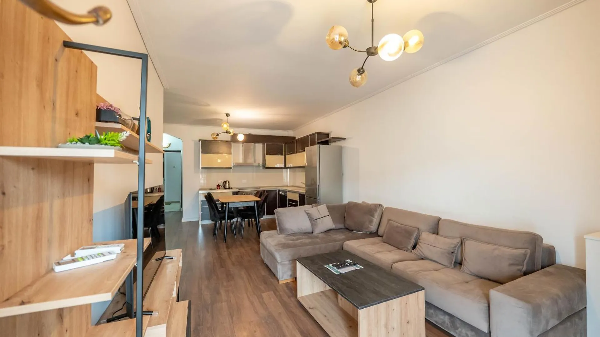 Tirent Apartment - Komuna E Parisit, Central 2 Tirana 0*,  Albania